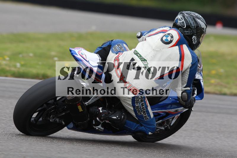 Archiv-2022/13 25.04.2022 Plüss Moto Sport ADR/Freies Fahren/backside